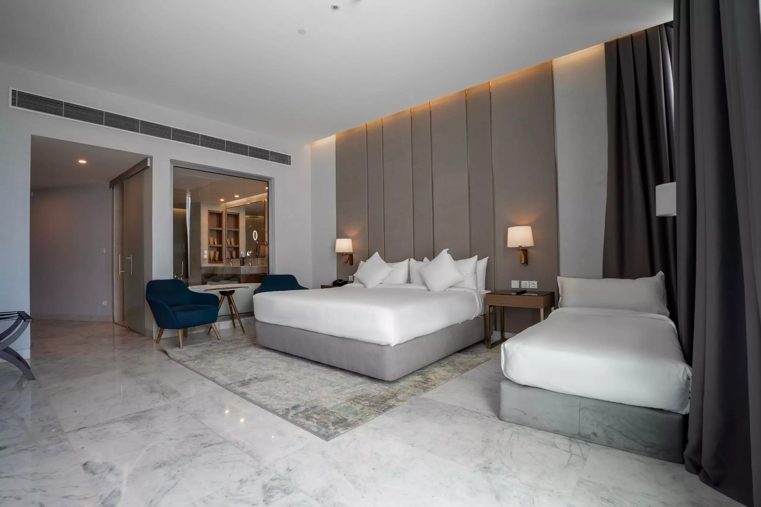 Alibaba https://cdn.alibaba.ir/ostorage/hotel-accommodation-images/686bb9f2ac13a7ed0d8556a7_اگزکیوتیو سه تخته تراس دار.webp